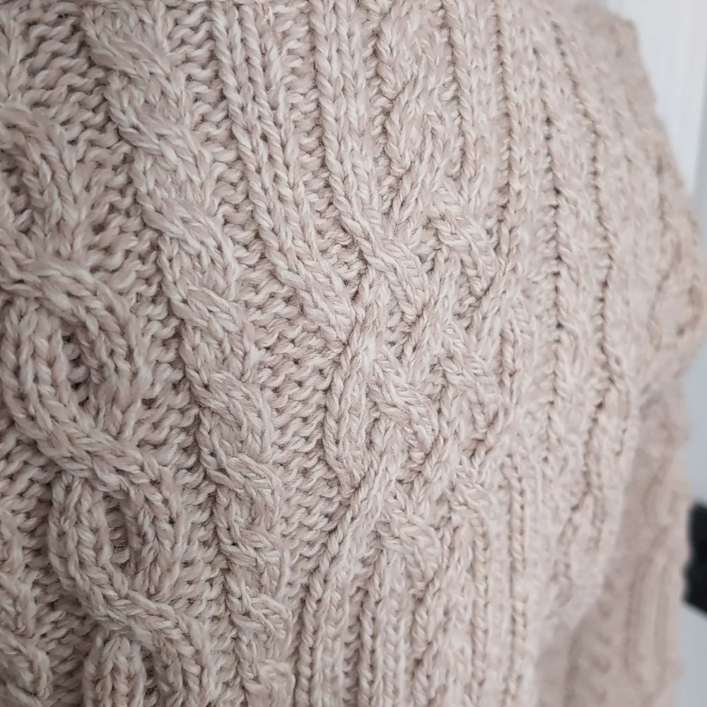 ARAN MOR | Women's Cream/Pink Streedagh Scallop Lace Stich Merino Wool Sweater - Picture 6 of 7